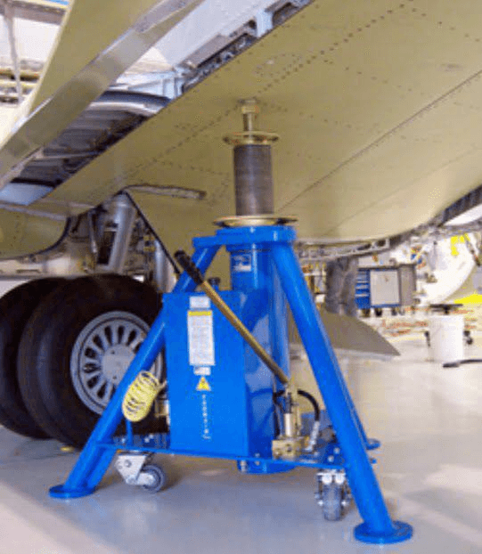 Aircraft jack supporting an aircraft